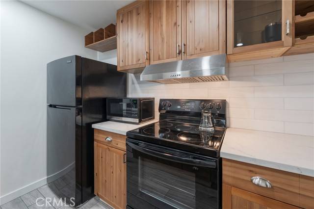Redondo Beach, CA 90277,660 The Village #204