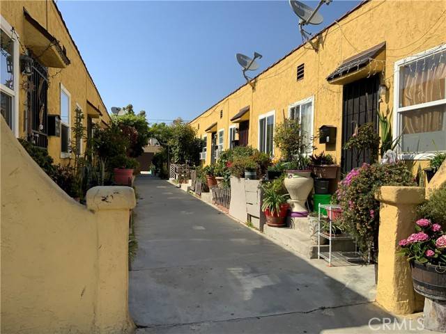 Wilmington, CA 90744,323 W Ross Place