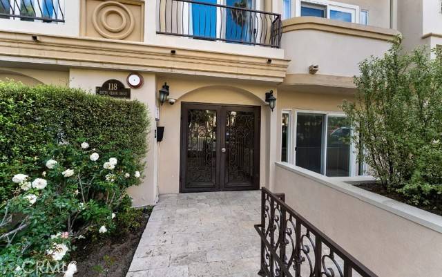 West Hollywood, CA 90048,118 S Clark Drive #205