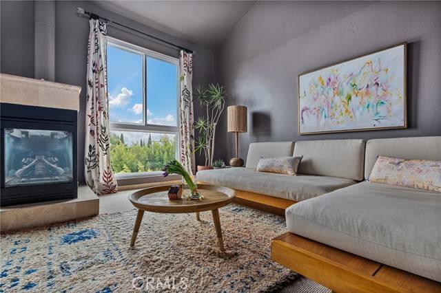 West Hollywood, CA 90069,837 N West Knoll Drive #307