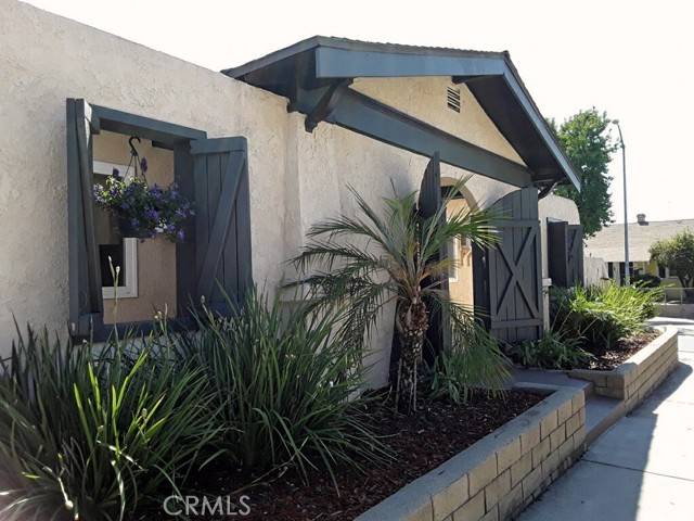 Placentia, CA 92870,220 W Chapman Avenue