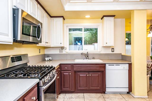 Yorba Linda, CA 92886,5165 Via Carretas