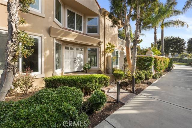 Huntington Beach, CA 92648,6112 Greenbrier Drive