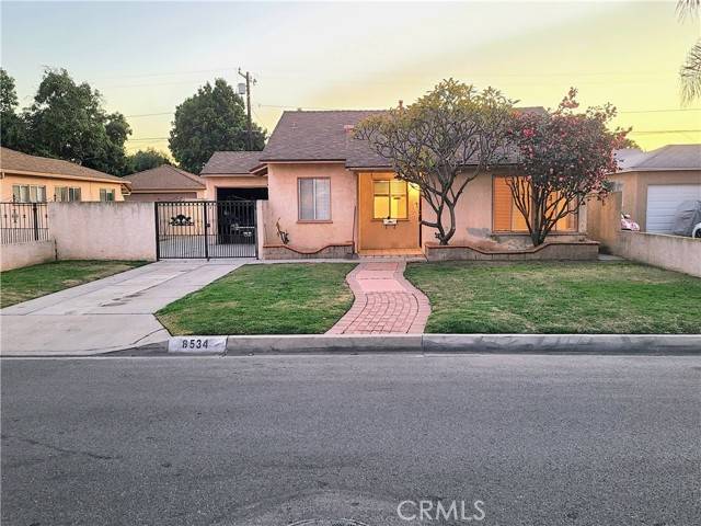 Downey, CA 90242,8534 Lyndora Street