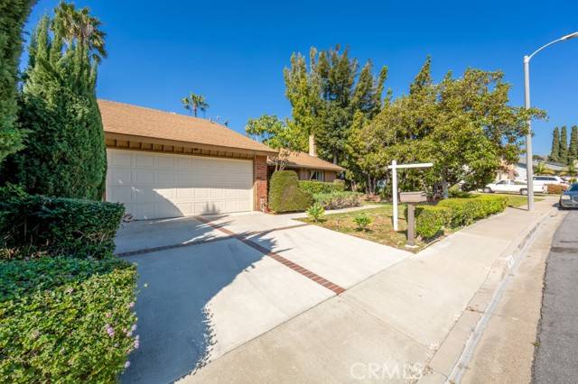 Yorba Linda, CA 92886,4575 via de la plaza