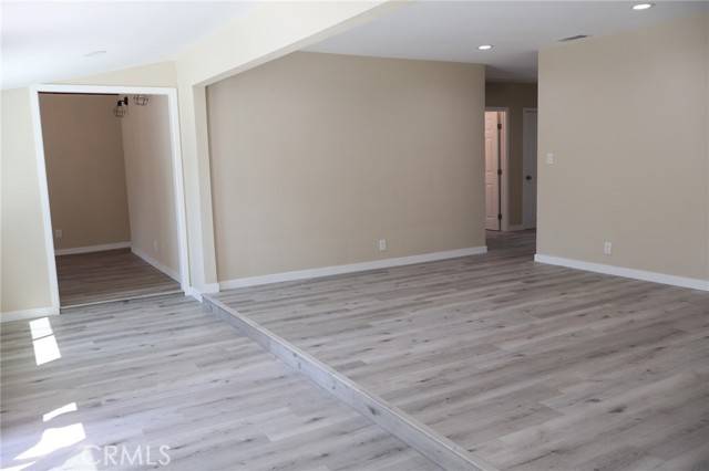 Van Nuys, CA 91406,7507 Paso Robles Avenue