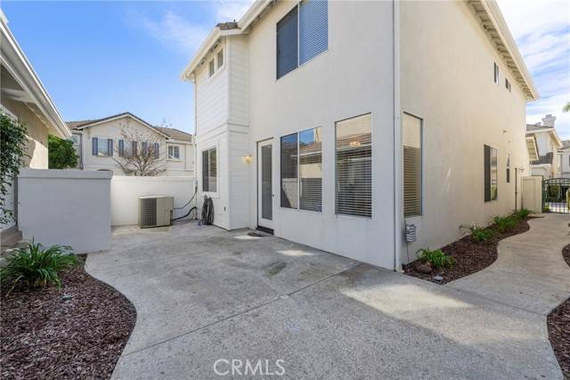 La Mirada, CA 90638,16363 Creekside Place