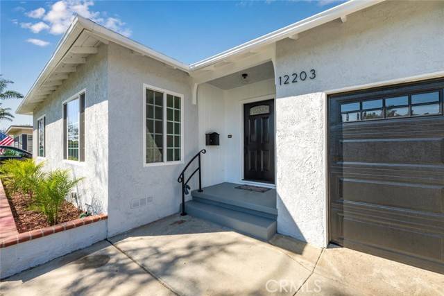 Downey, CA 90242,12203 Cornuta