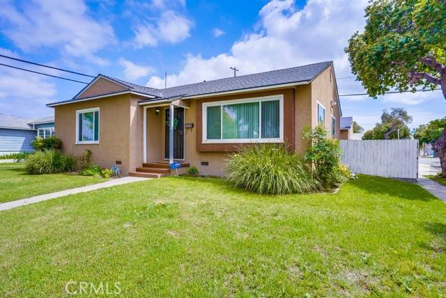 Lakewood, CA 90712,3102 Yearling Street