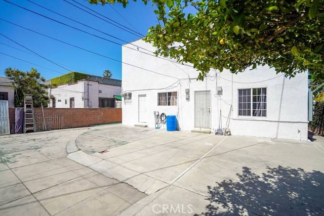 Los Angeles, CA 90018,2546 S Bronson Avenue