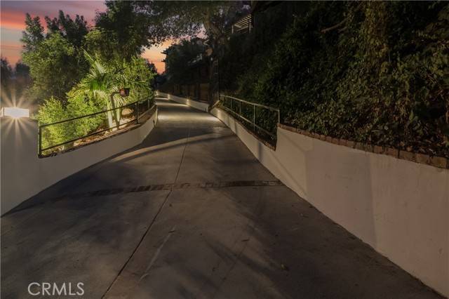 Los Angeles, CA 90046,7469 Mulholland Drive