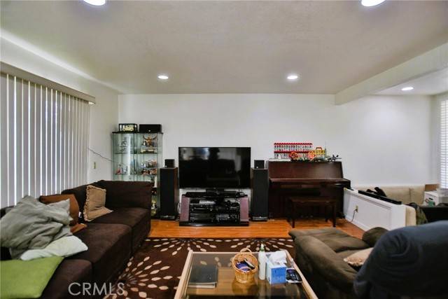 Irvine, CA 92604,2 Roanne Circle