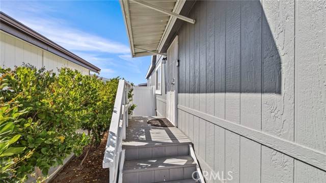 Laguna Hills, CA 92653,23301 Ridge Route #11