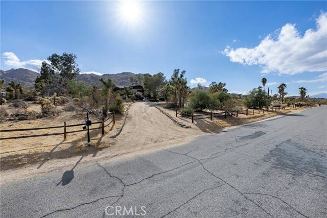 Joshua Tree, CA 92252,60383 Melton Trail