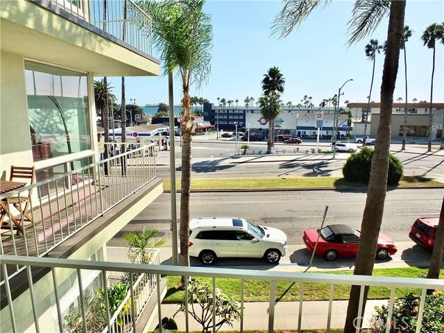 Long Beach, CA 90803,3901 E Livingston Drive #304