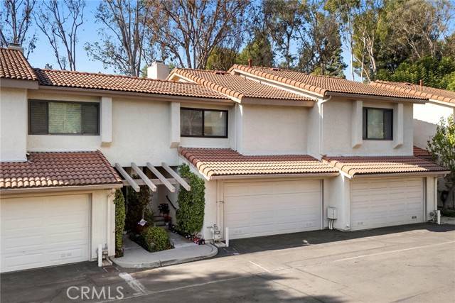 Fullerton, CA 92833,933 Creekside Drive #126