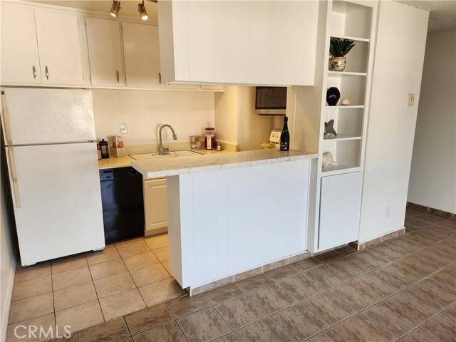 Long Beach, CA 90804,5585 E Pacific Coast Highway #305
