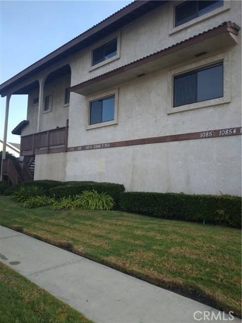 Los Alamitos, CA 90720,10842 Walnut Street