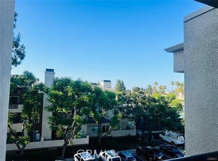Woodland Hills, CA 91367,5530 Owensmouth Avenue #301