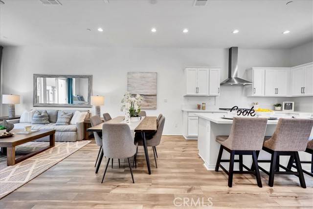 Irvine, CA 92618,168 Sawbuck