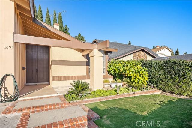 Tustin, CA 92780,1671 Green Meadow Avenue