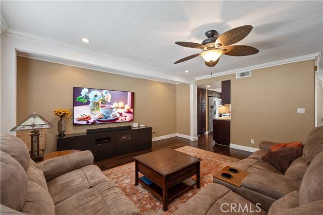 Signal Hill, CA 90755,2268 Rose Avenue #3