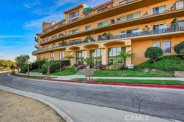 Signal Hill, CA 90755,2700 E Panorama Drive #408