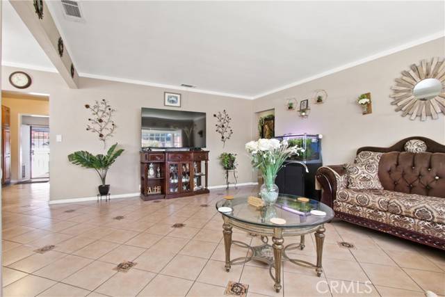 Santa Ana, CA 92701,702 N Linwood Avenue