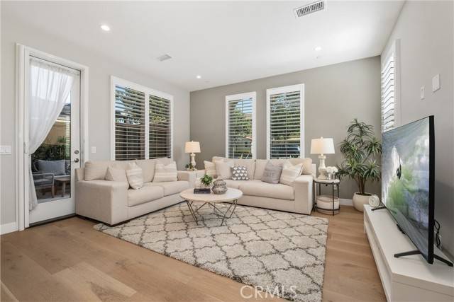 Irvine, CA 92618,86 Outwest