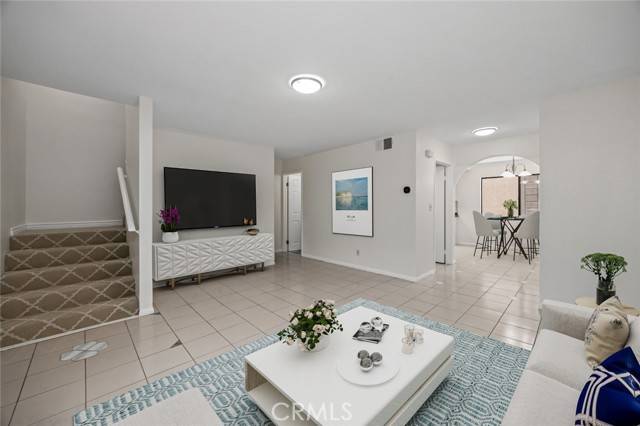Bellflower, CA 90706,16414 Cornuta Avenue #11