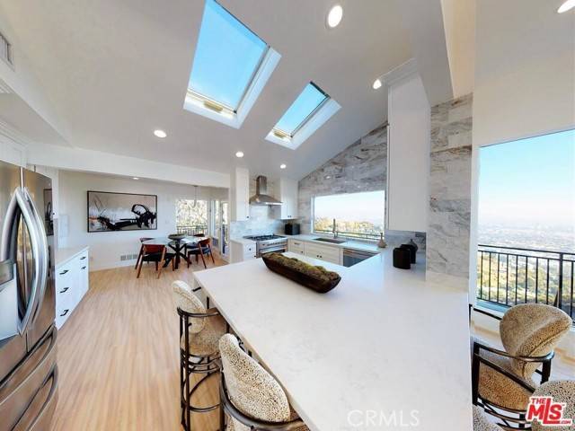 Los Angeles, CA 90069,1550 Blue Jay Way