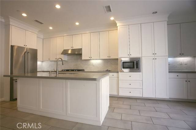 Irvine, CA 92602,210 Crescent Moon