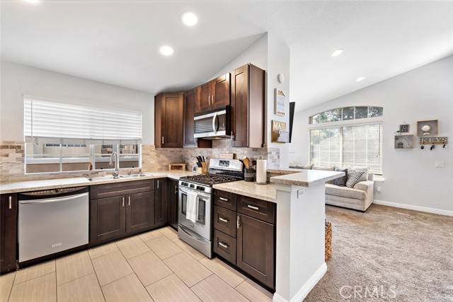 Rancho Santa Margarita, CA 92688,8 Carmesi