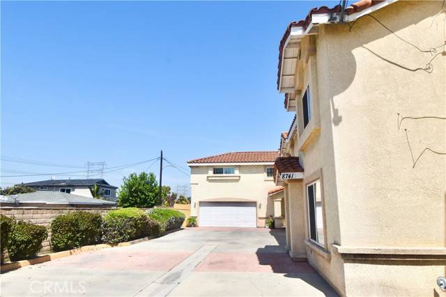 Paramount, CA 90723,8741 Vans Street