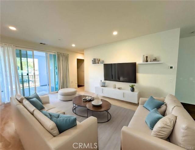 Irvine, CA 92618,731 Beacon