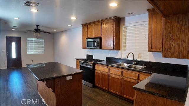 Colton, CA 92324,464 W E Street