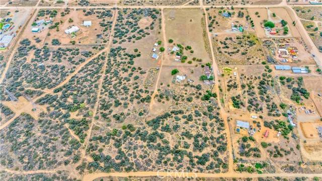 Phelan, CA 92371,8288 White Road