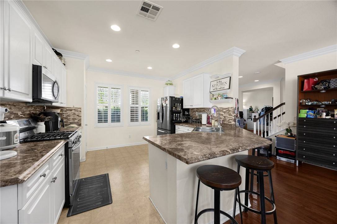 Fontana, CA 92336,5384 Palestrina Way