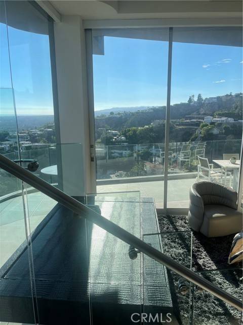 Los Angeles, CA 90069,1609 Viewmont Drive