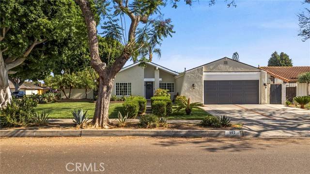 Santa Ana, CA 92706,902 W Orange Road