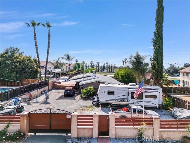 Redlands, CA 92374,24 S La Salle Street