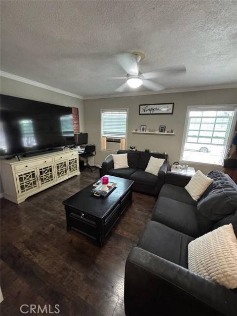 South Gate, CA 90280,6045 Harding Avenue
