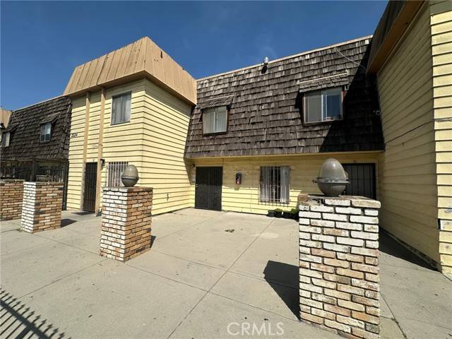 Compton, CA 90222,2124 N Santa Fe Avenue