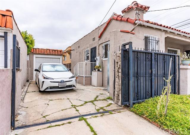 Los Angeles, CA 90047,8462 S Denker Avenue