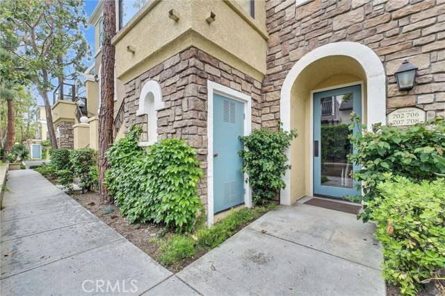 Irvine, CA 92602,702 Terra Bella