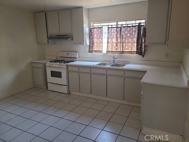 Los Angeles, CA 90044,944 W 74th Street