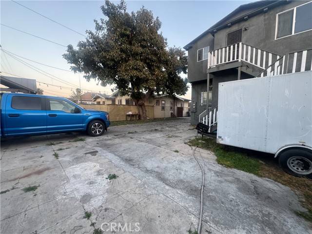 Los Angeles, CA 90003,207 W 85th Place