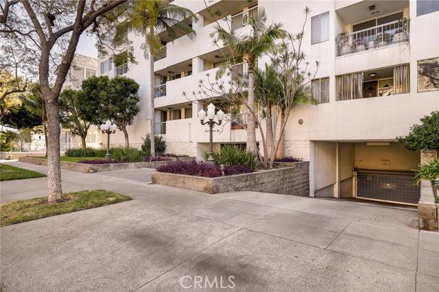 Beverly Hills, CA 90210,321 N Oakhurst Drive #404