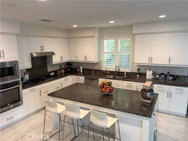 Irvine, CA 92618,181 Carmine