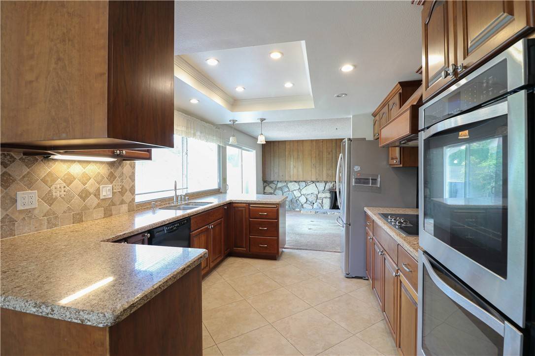 Westminster, CA 92683,9851 Cloverdale Avenue
